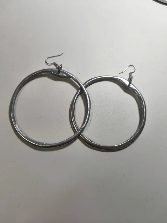 Orecchini a cerchio grandi