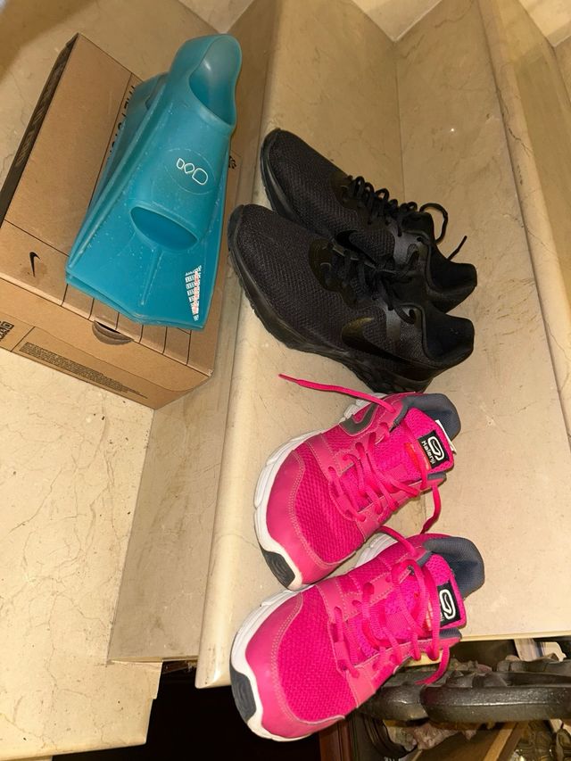 Zapatillas Nike y Decathlon + Aletas
