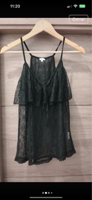 Blusa de encaje con tirantes