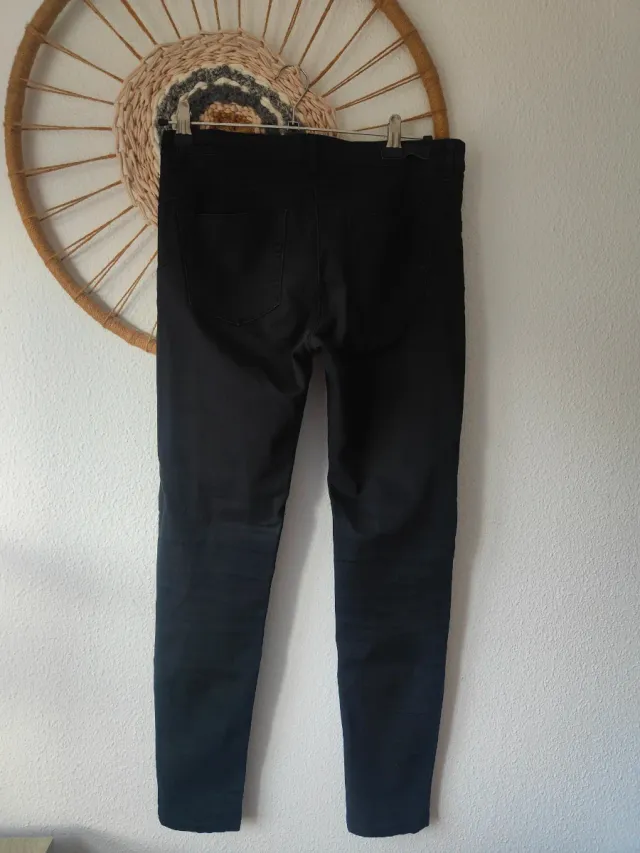 Pantalón pitillo negro talla 38