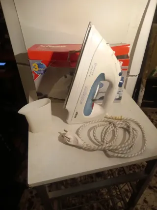 Plancha de ropa Ufesa con vapor