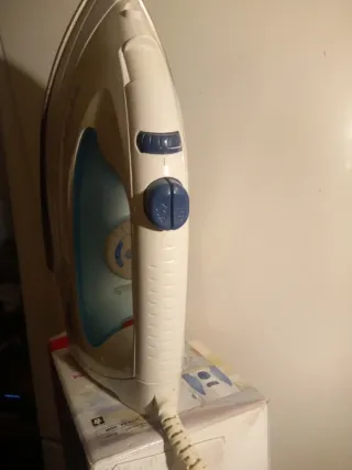 Plancha de ropa Ufesa con vapor