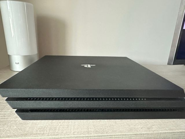 PLAYSTATION 4 PRO 1 TB NEGRA.