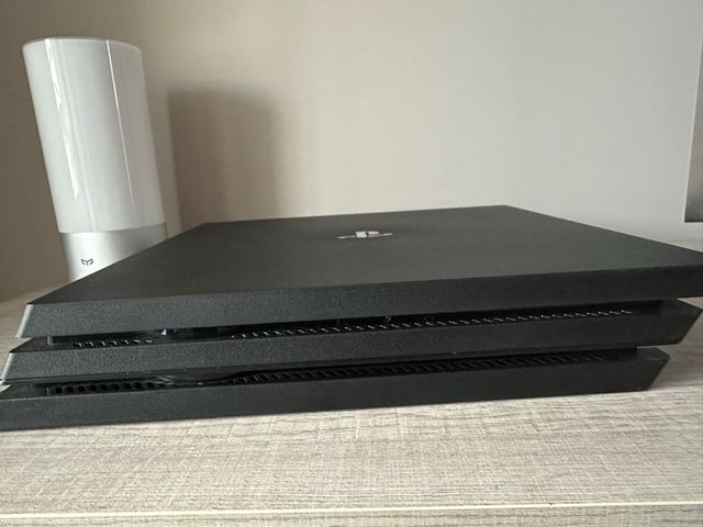 PLAYSTATION 4 PRO 1 TB NEGRA.