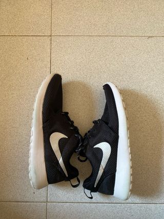 Tenis Nike Negros y Blancos