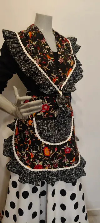 Conjunto Flamenco mantoncillo y delantal.