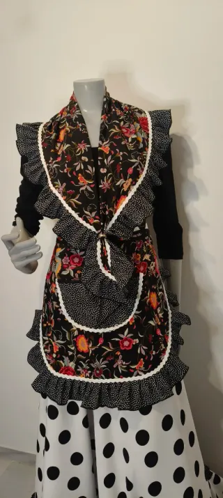 Conjunto Flamenco mantoncillo y delantal.