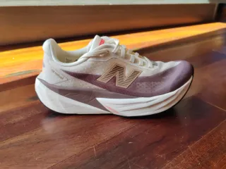 New Balance Fuelcell Rebel V5 Morado/Blanco