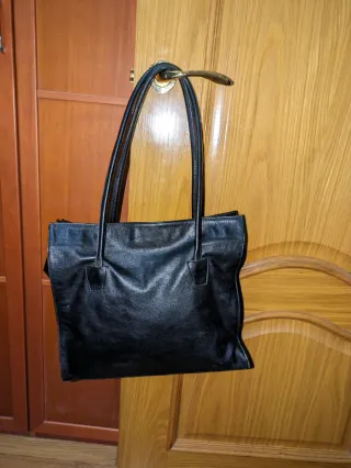 Bolso negro de piel