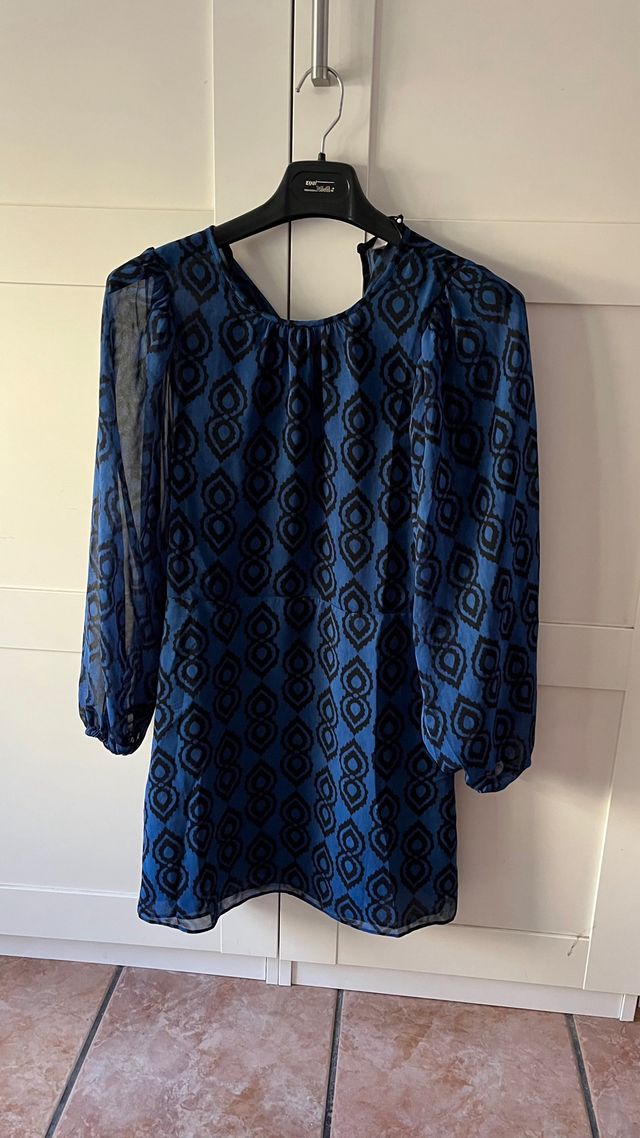 Vestido Zara estampado azul y negro