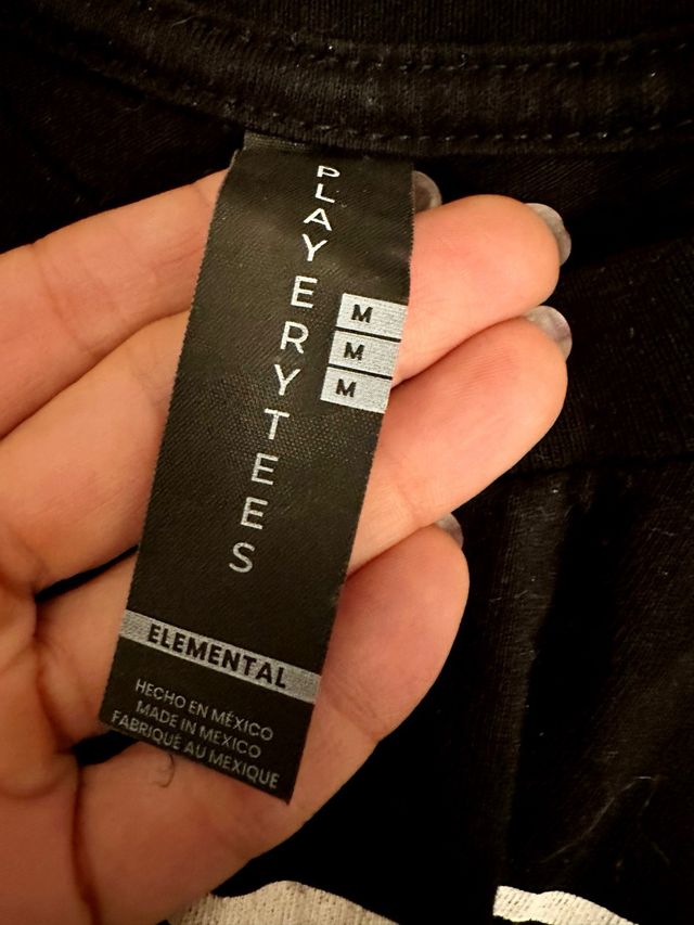 Camiseta Negra Corazón Ilustrado 03