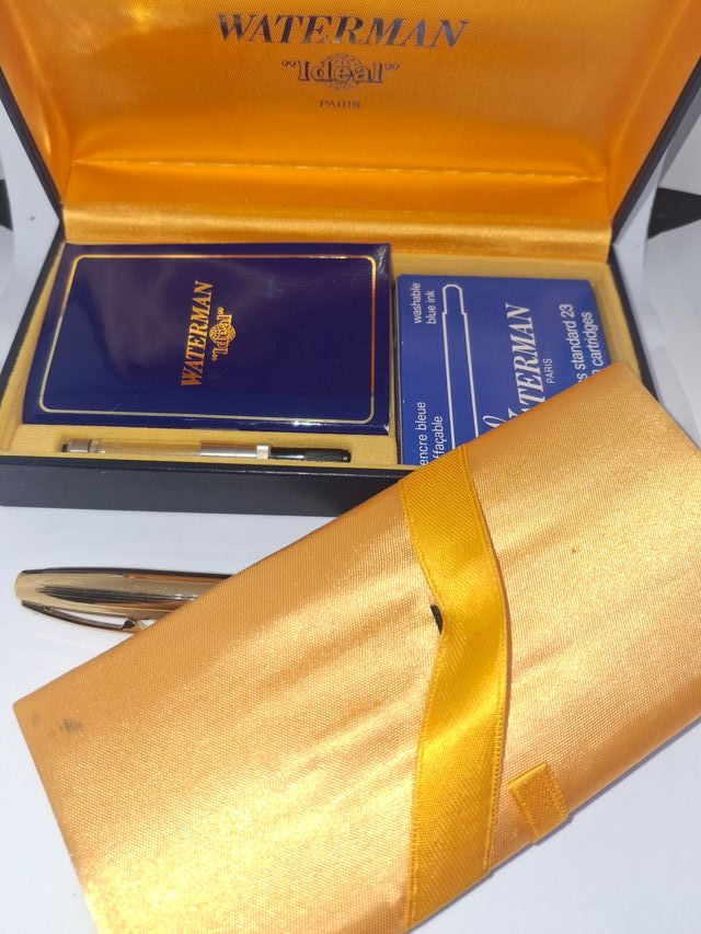 Pluma estilográfica Waterman chapada oro