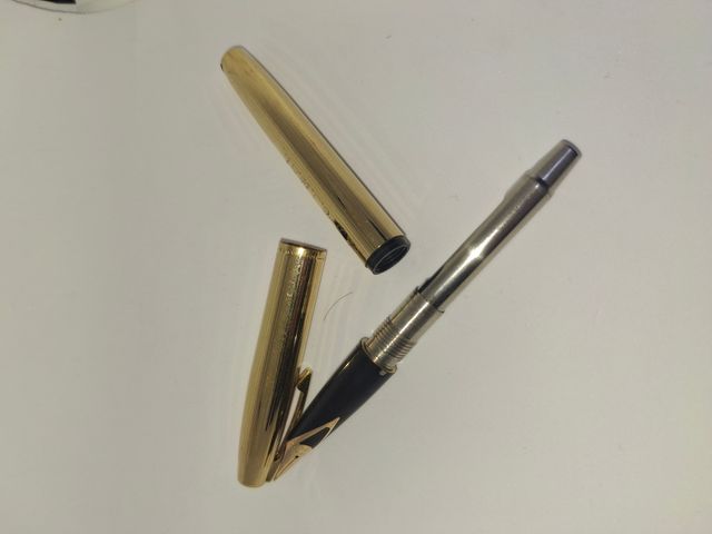 Pluma estilográfica Waterman chapada oro