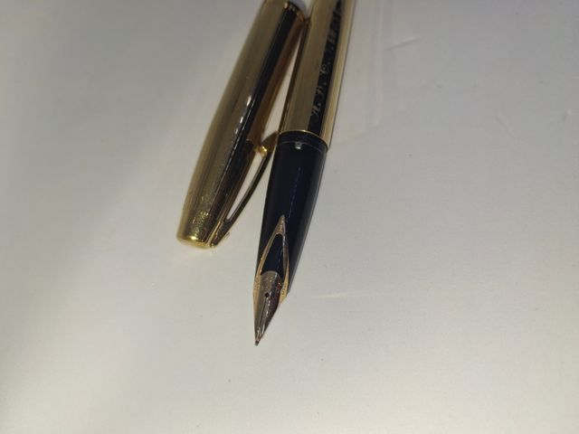 Pluma estilográfica Waterman chapada oro