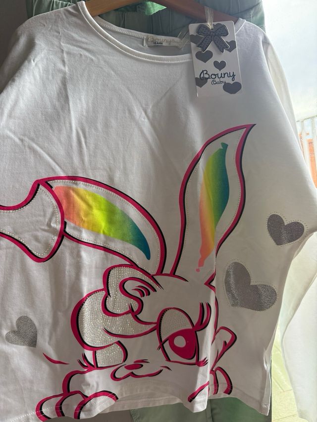 Conjunto camiseta y pantalón estampado conejo