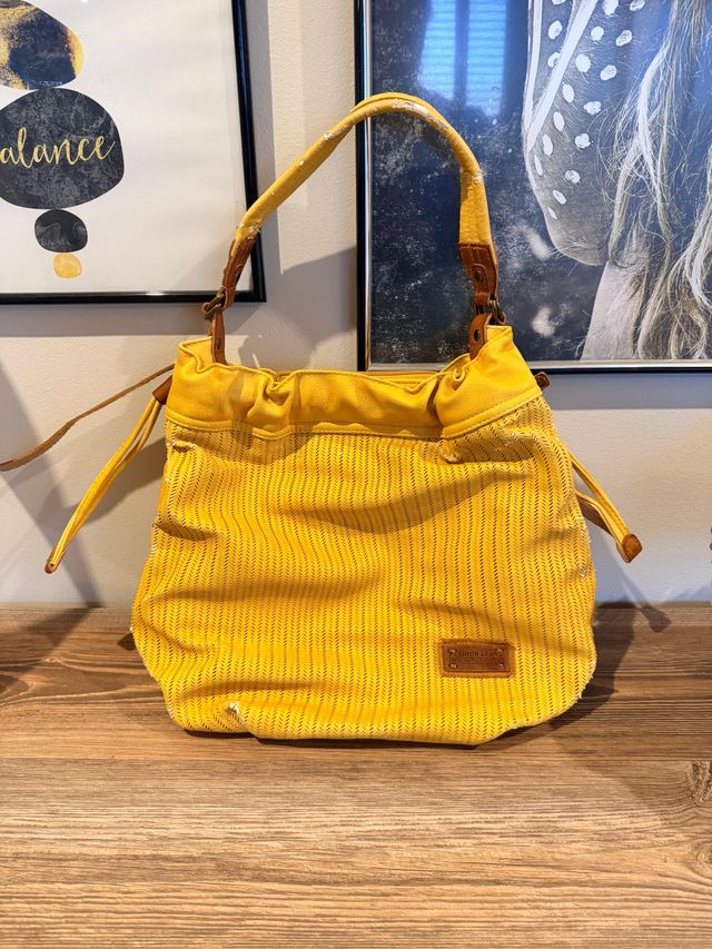 Bolso amarillo con detalles cuero – Tamaño mediano