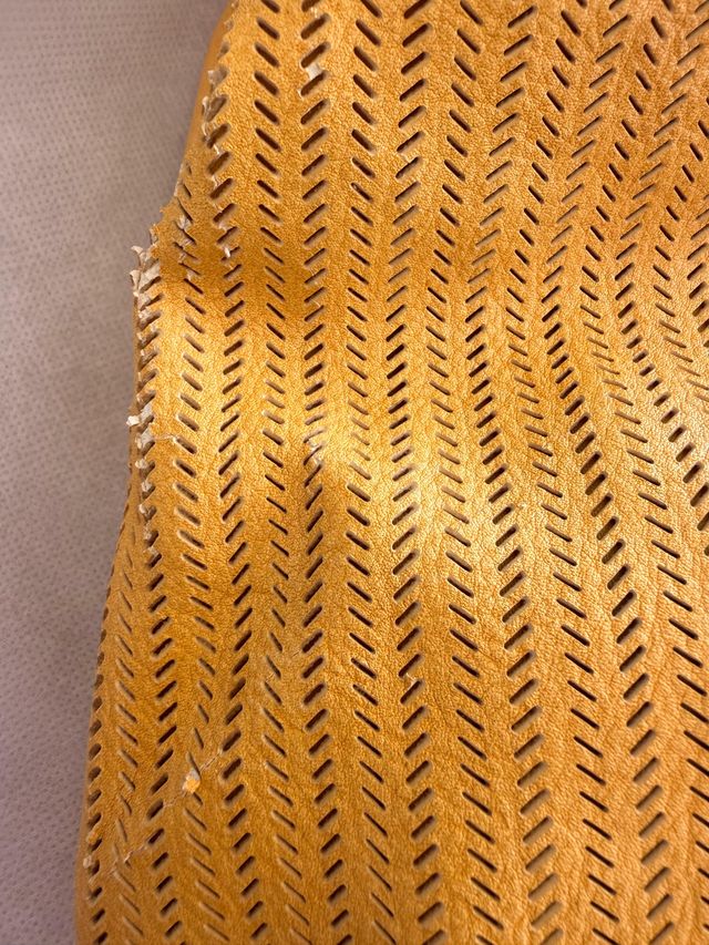 Bolso amarillo con detalles cuero – Tamaño mediano