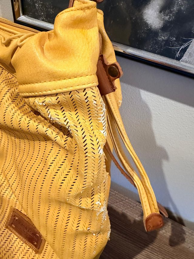 Bolso amarillo con detalles cuero – Tamaño mediano