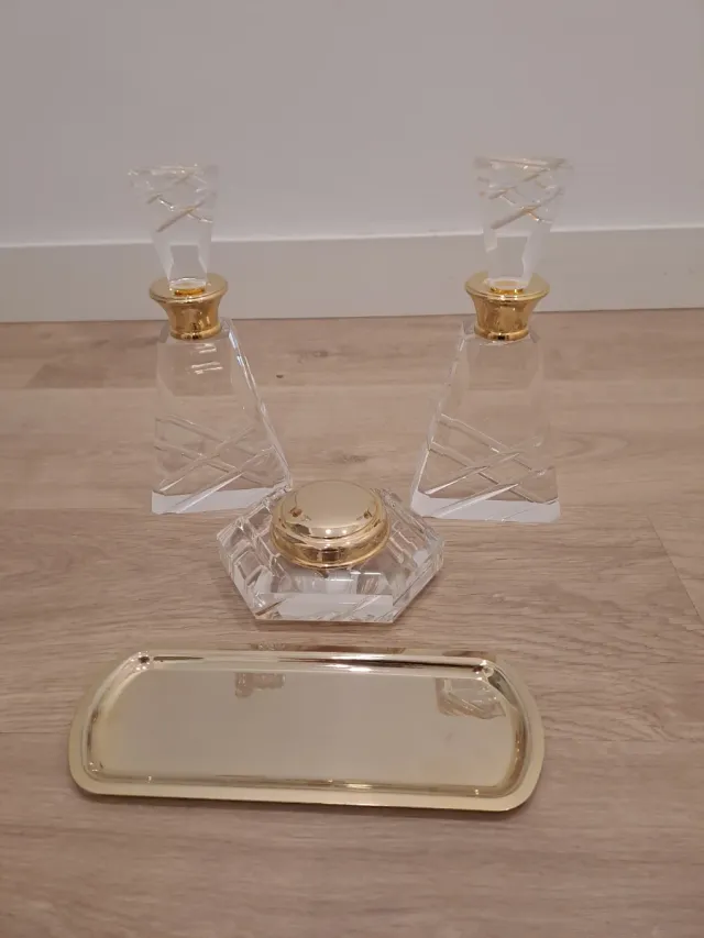 Elegant set di toeletta in vetro e metallo dorato