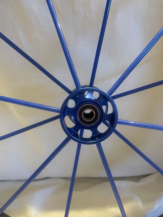 Ruedas para Silla de Ruedas 24' con radios azules 