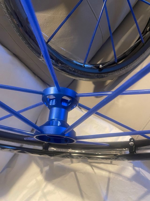 Ruedas para Silla de Ruedas 24' con radios azules 