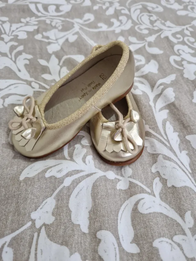 Bailarinas doradas para bebé