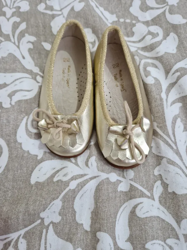 Bailarinas doradas para bebé