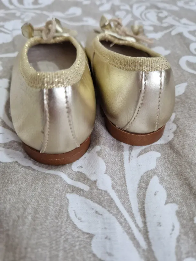 Bailarinas doradas para bebé