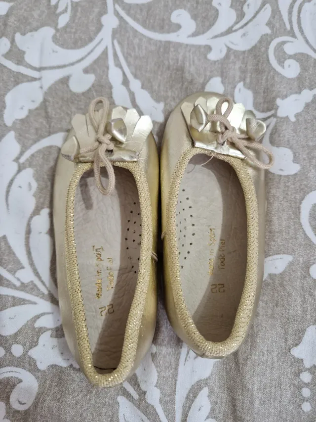 Bailarinas doradas para bebé