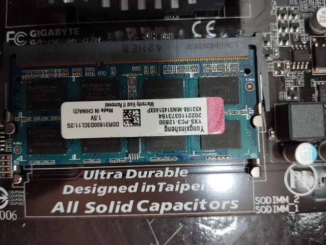 GIGABYTE J1800N CON RAM