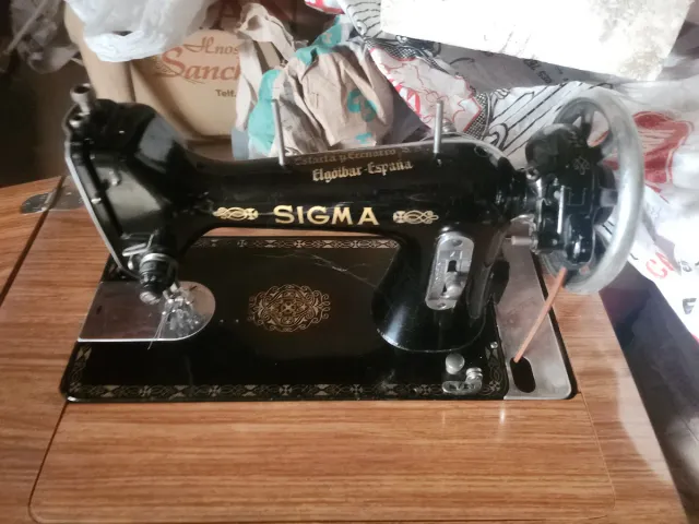 Máquina de coser Sigma antigua
