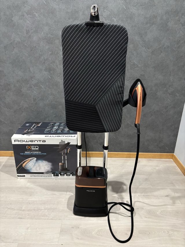 Ferro da stiro verticale Ixeo Power praticamente nuovo