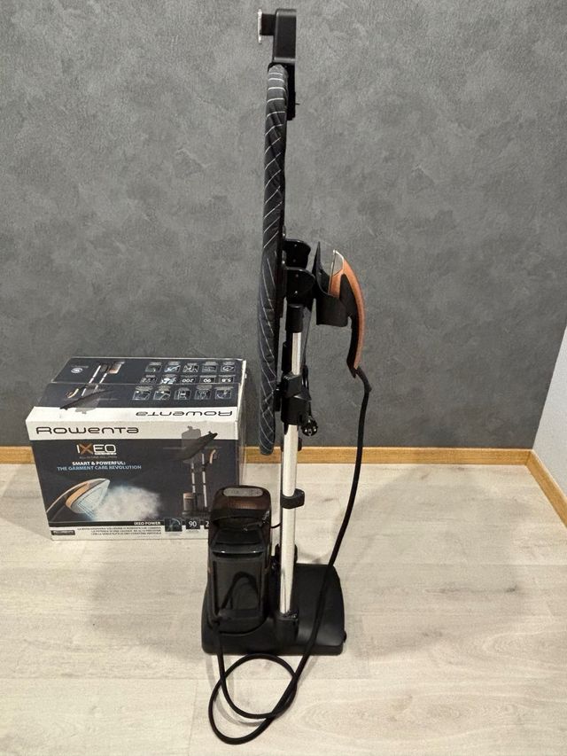 Ferro da stiro verticale Ixeo Power praticamente nuovo