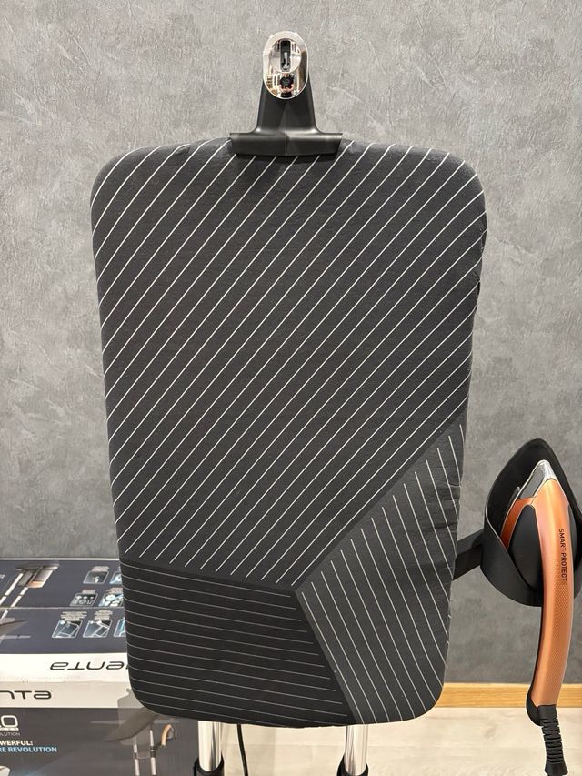 Ferro da stiro verticale Ixeo Power praticamente nuovo