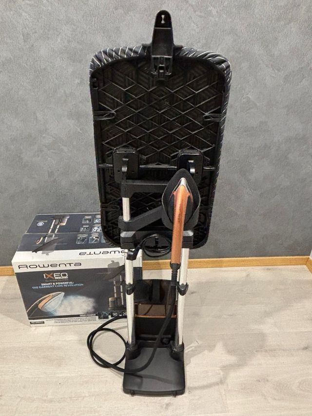 Ferro da stiro verticale Ixeo Power praticamente nuovo