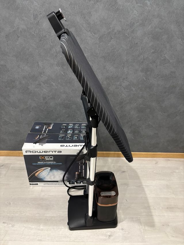 Ferro da stiro verticale Ixeo Power praticamente nuovo