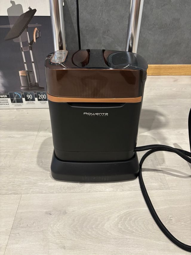 Ferro da stiro verticale Ixeo Power praticamente nuovo