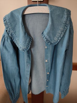 Camisa  y pantalones vaqueros