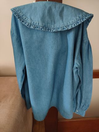 Camisa  y pantalones vaqueros