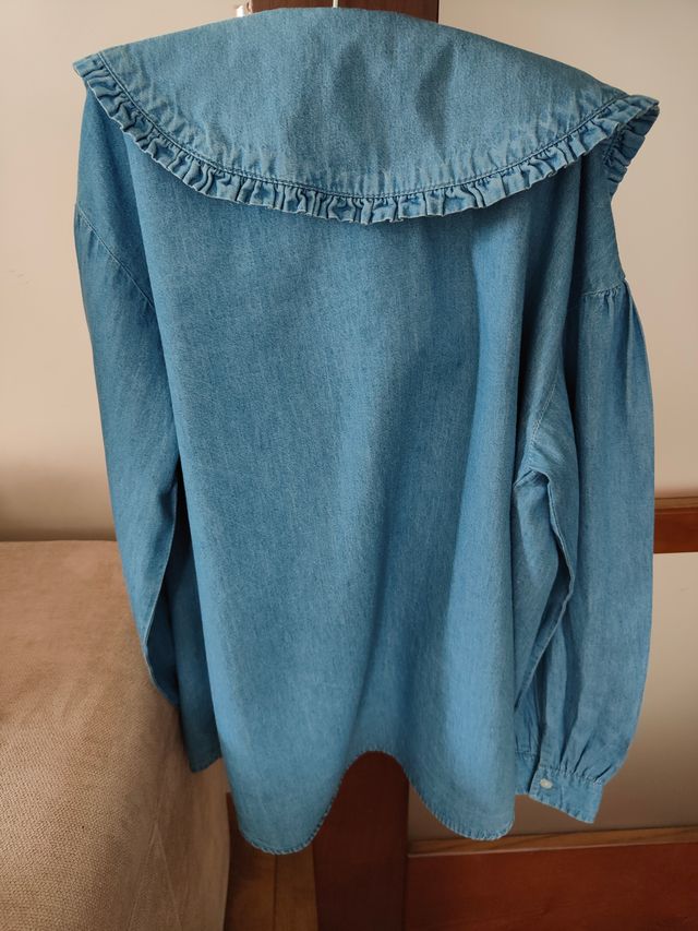 Camisa  y pantalones vaqueros