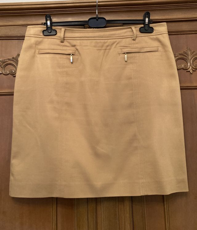 Falda midi de corte recto color camel