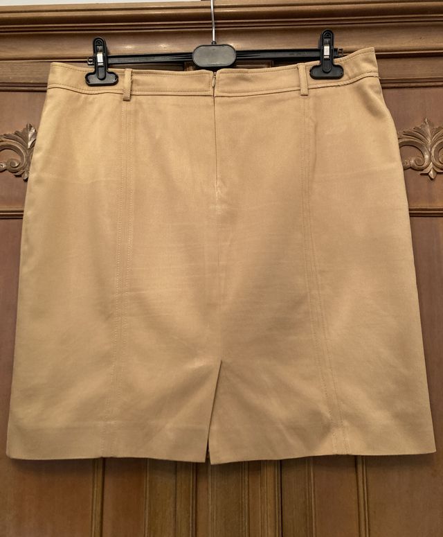 Falda midi de corte recto color camel