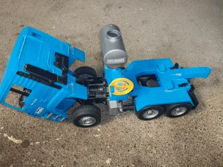 Camioncino giocattolo blu