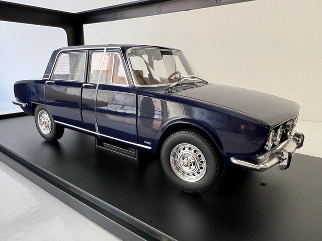 Alfa Romeo 2000 1971 Mitica 1:18 1/18