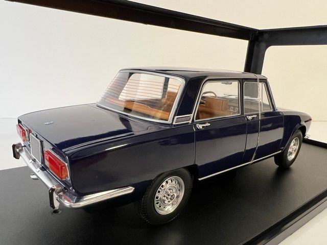 Alfa Romeo 2000 1971 Mitica 1:18 1/18