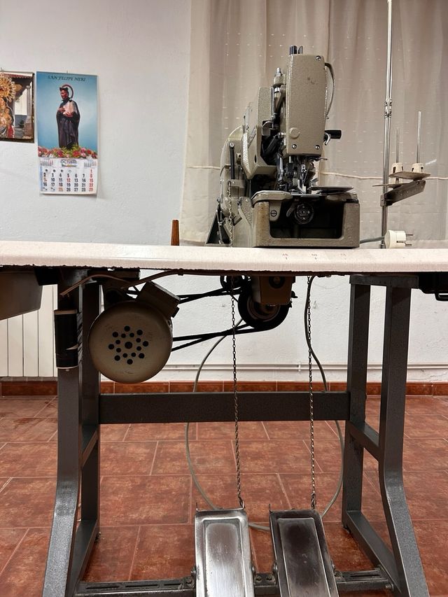 Máquina Ojales Industrial Brother