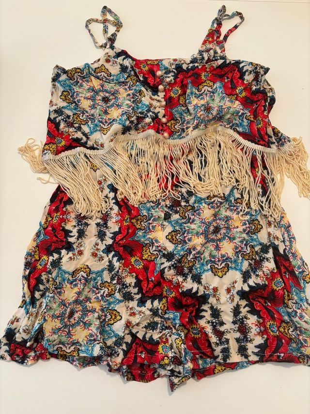 Mono estampado con flecos