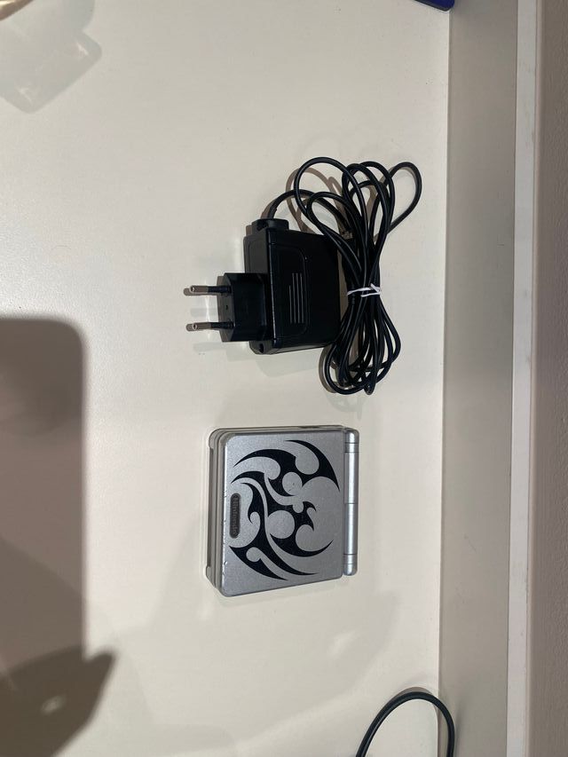 Game Boy Advance SP Tribal Plateado