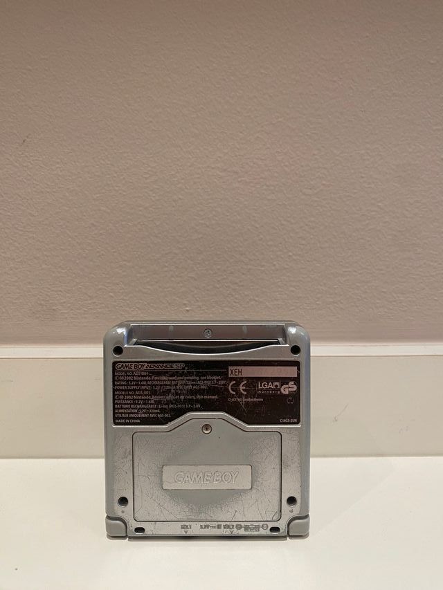 Game Boy Advance SP Tribal Plateado