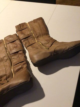 2 Pares Botas Talla 41 Marrón y Rojo